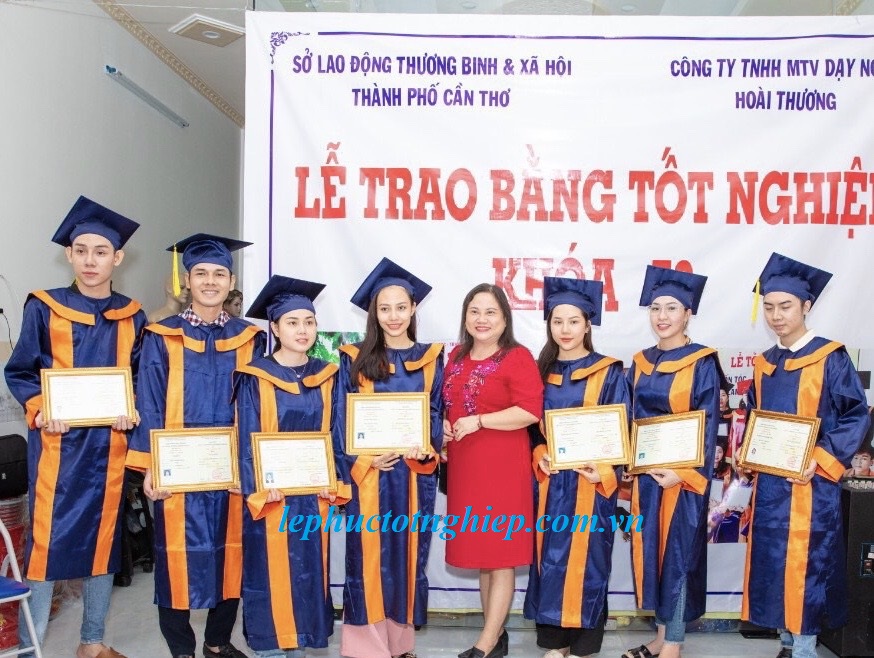 trang phuc tot nghiep 